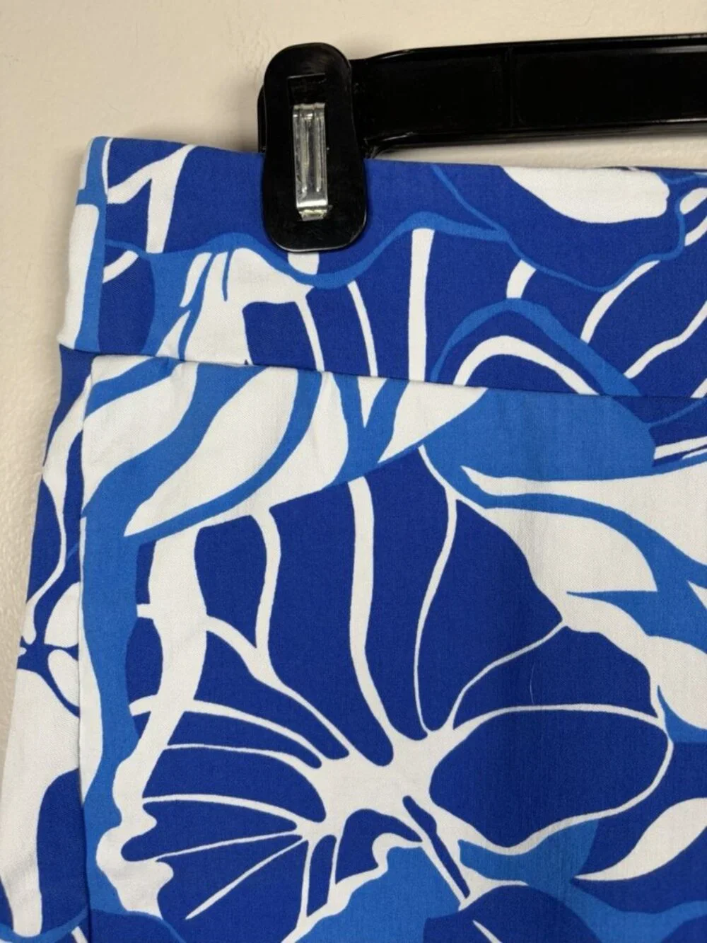 J. McLaughlin Masie Pull On Shorts Size 12 Blue Floral Hawaiian Vacation